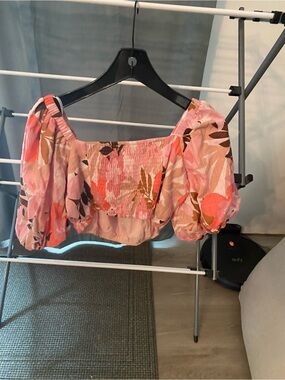 MINKPINK Pink Floral Smocked Puff-Sleeve Crop Top